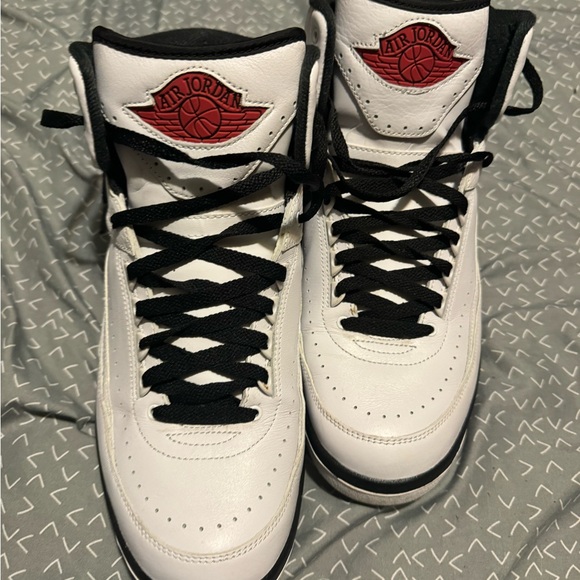 Air Jordan Retro 2 Chicago 2022 - Picture 6 of 6